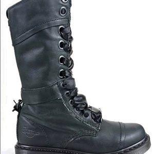 Dr. Martens Triumph boots (NWOB)